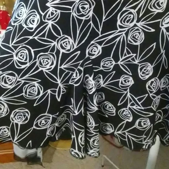 Sweet Floral Dress - Picture 2 of 3